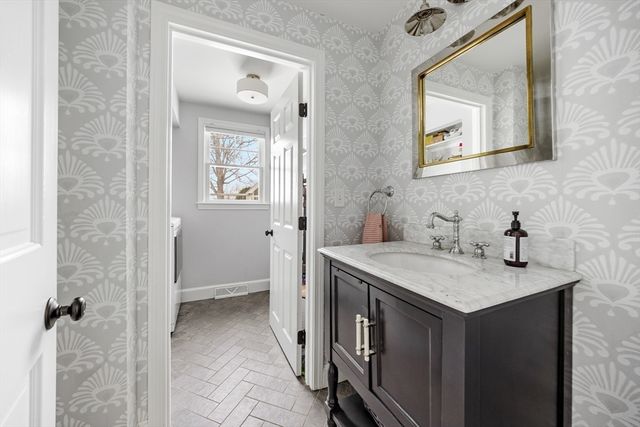 43 Park View Dr, Hingham, MA 02043