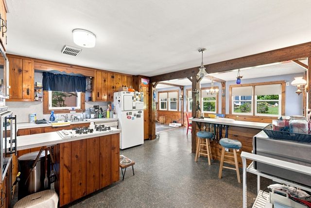 124 E Meadow Rd, Lowell, MA 01854