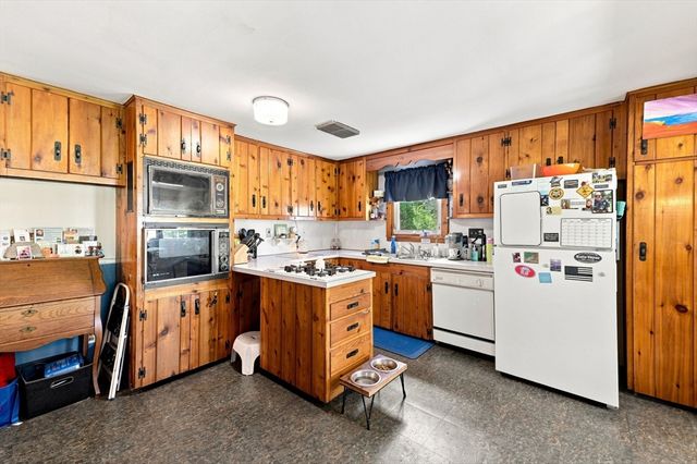 124 E Meadow Rd, Lowell, MA 01854
