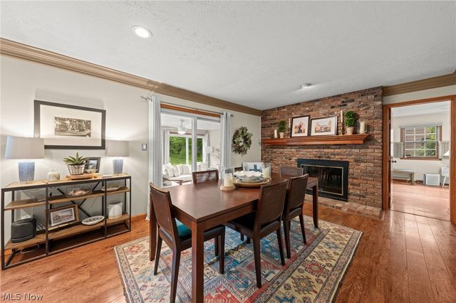 147 S Hayden Pky, Hudson, OH 44236