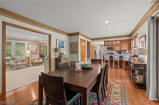 147 S Hayden Pky, Hudson, OH 44236