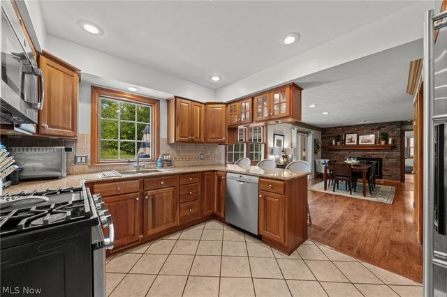 147 S Hayden Pky, Hudson, OH 44236