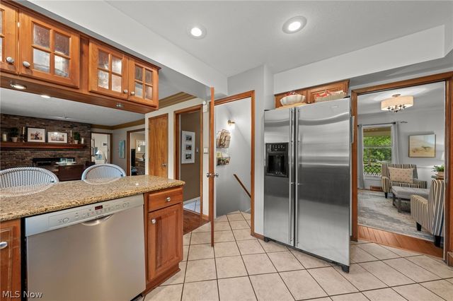 147 S Hayden Pky, Hudson, OH 44236