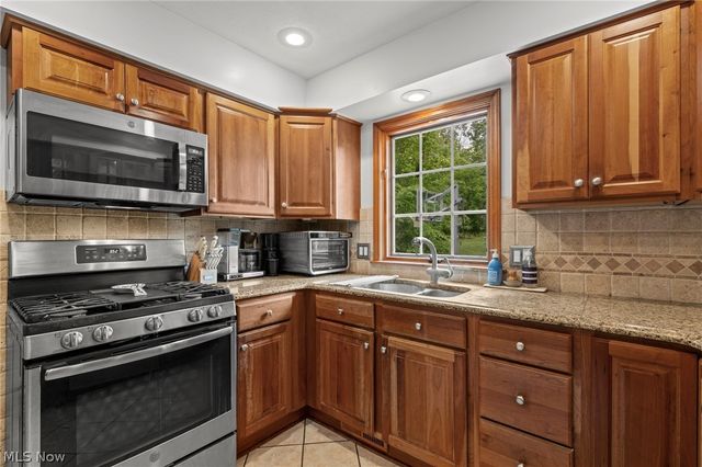 147 S Hayden Pky, Hudson, OH 44236