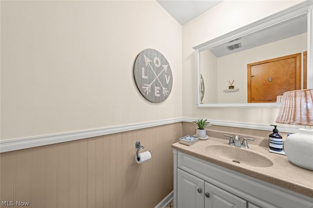 147 S Hayden Pky, Hudson, OH 44236
