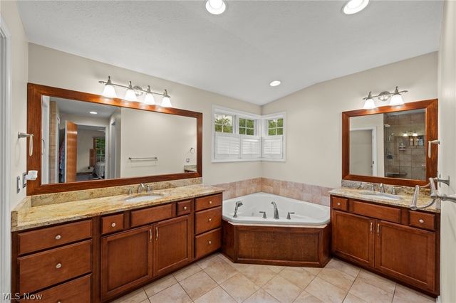 147 S Hayden Pky, Hudson, OH 44236