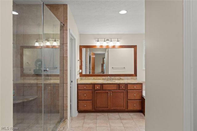 147 S Hayden Pky, Hudson, OH 44236
