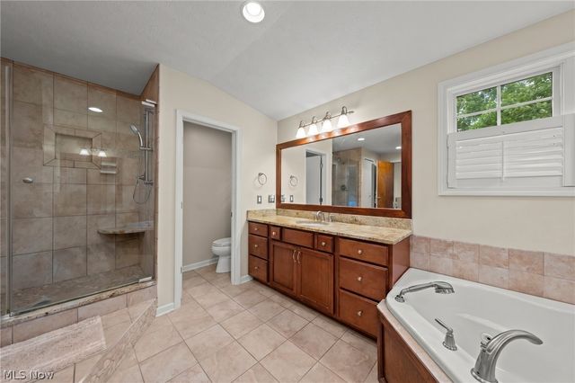 147 S Hayden Pky, Hudson, OH 44236
