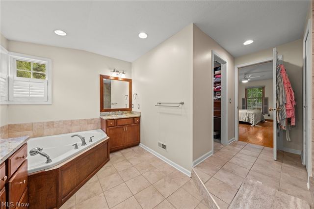 147 S Hayden Pky, Hudson, OH 44236