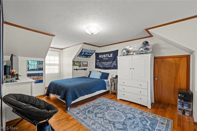 147 S Hayden Pky, Hudson, OH 44236