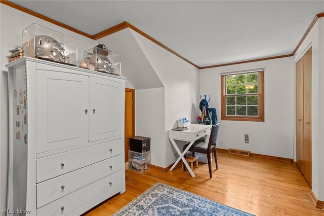 147 S Hayden Pky, Hudson, OH 44236