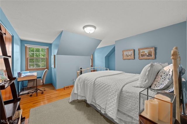 147 S Hayden Pky, Hudson, OH 44236