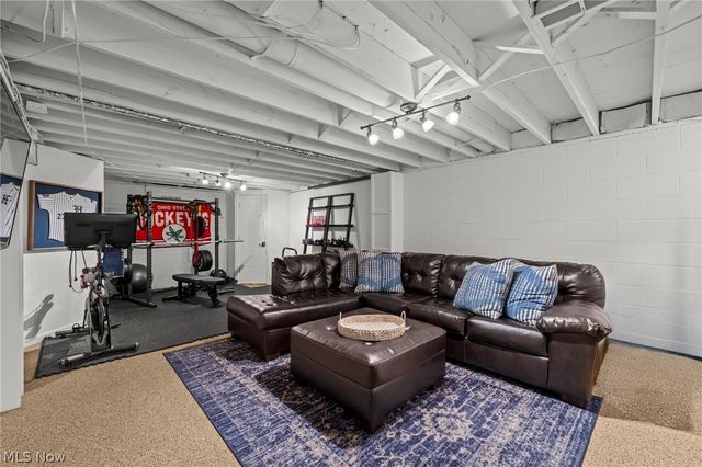 147 S Hayden Pky, Hudson, OH 44236