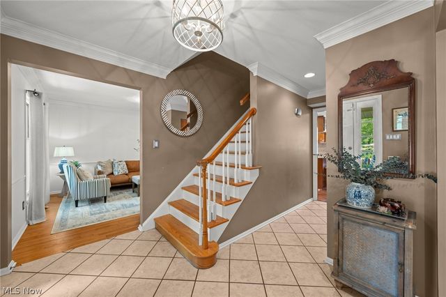 147 S Hayden Pky, Hudson, OH 44236