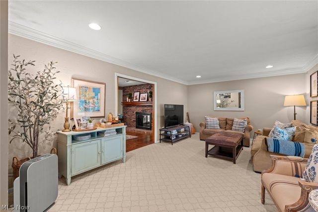 147 S Hayden Pky, Hudson, OH 44236