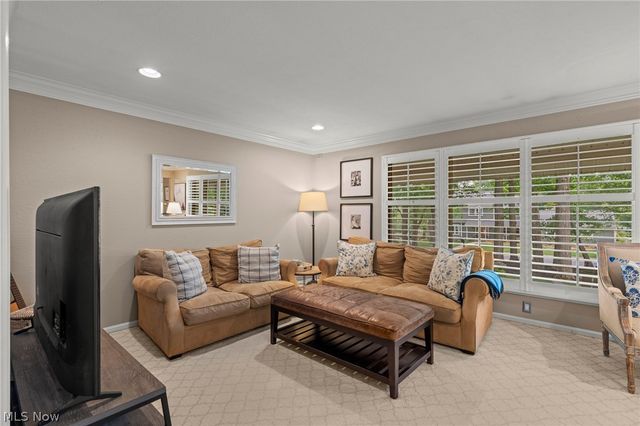 147 S Hayden Pky, Hudson, OH 44236