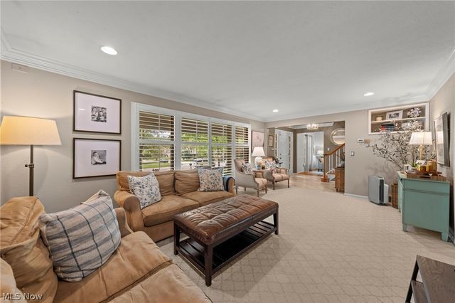 147 S Hayden Pky, Hudson, OH 44236
