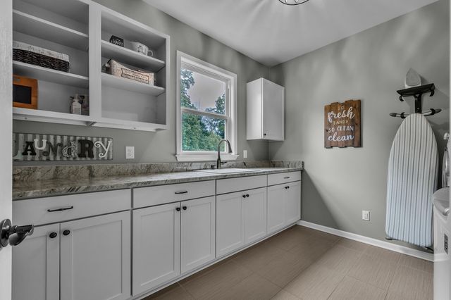 8377 Lindsey Lane, Canton Twp, MI 48187