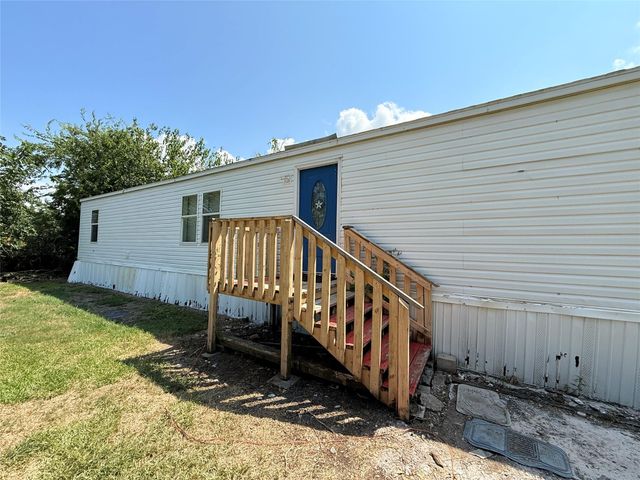 108 Meredino Drive, Anahuac, TX 77514
