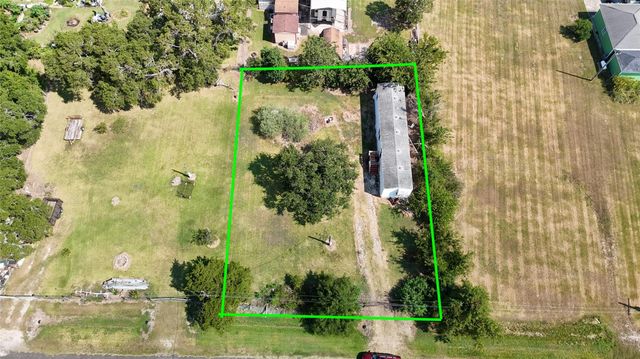 108 Meredino Drive, Anahuac, TX 77514