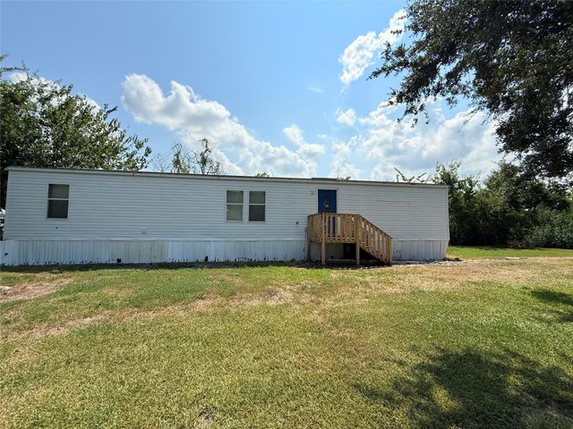 108 Meredino Drive, Anahuac, TX 77514