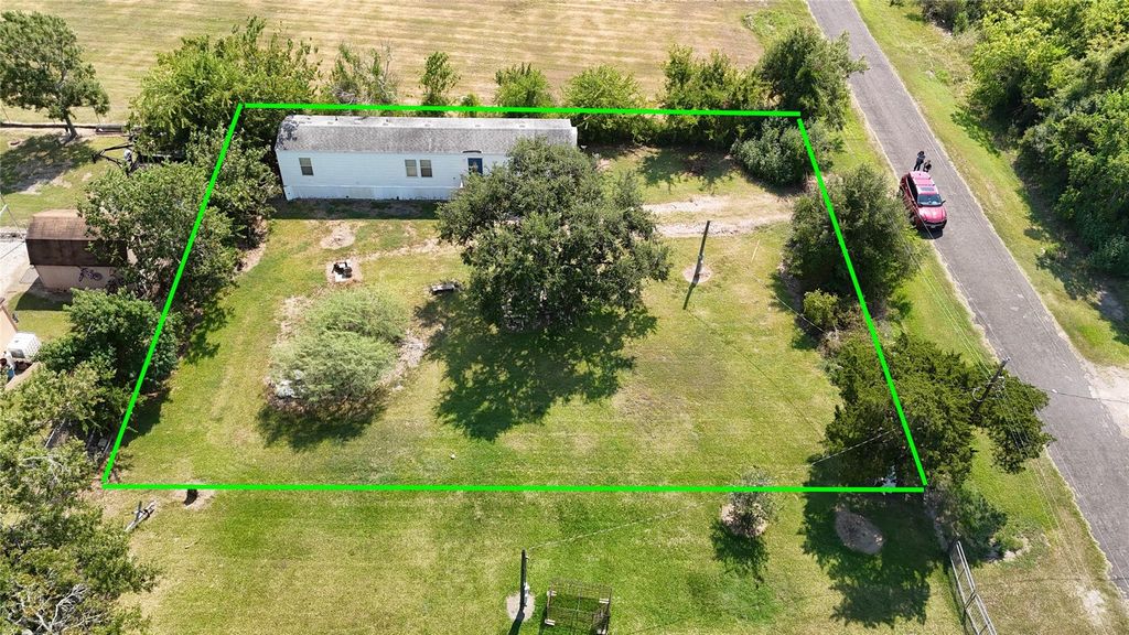 108 Meredino Drive, Anahuac, TX 77514