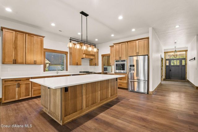 1047 Comeback Bay Ln, Sagle, ID 83860