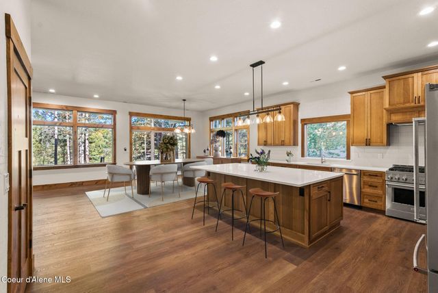 1047 Comeback Bay Ln, Sagle, ID 83860