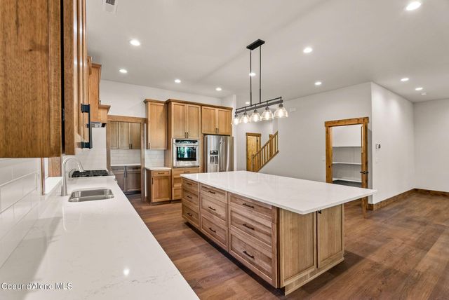 1047 Comeback Bay Ln, Sagle, ID 83860
