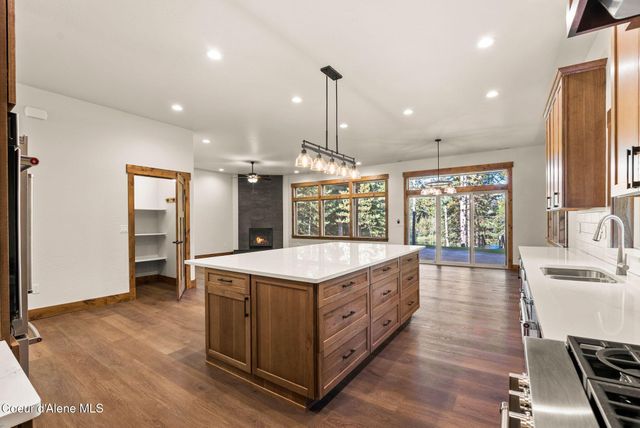 1047 Comeback Bay Ln, Sagle, ID 83860