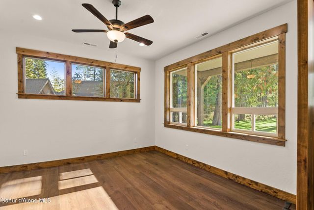 1047 Comeback Bay Ln, Sagle, ID 83860