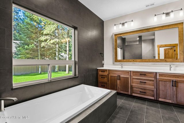 1047 Comeback Bay Ln, Sagle, ID 83860