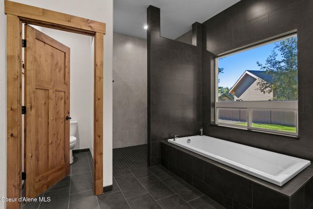 1047 Comeback Bay Ln, Sagle, ID 83860
