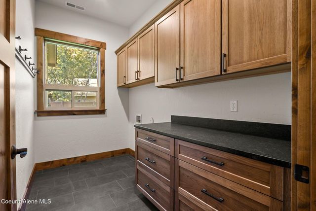 1047 Comeback Bay Ln, Sagle, ID 83860