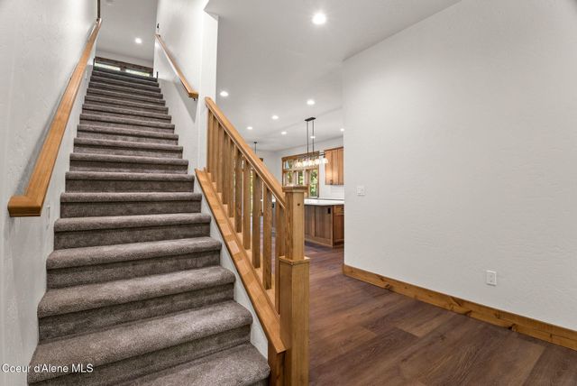 1047 Comeback Bay Ln, Sagle, ID 83860