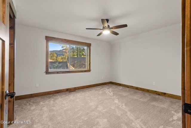 1047 Comeback Bay Ln, Sagle, ID 83860