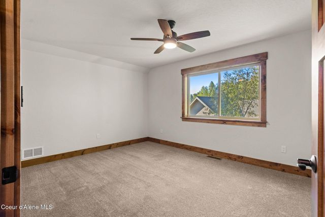 1047 Comeback Bay Ln, Sagle, ID 83860
