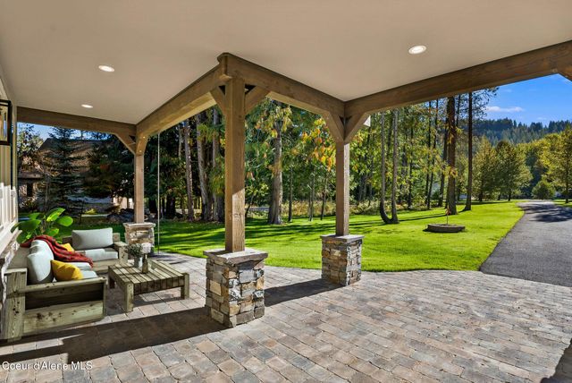 1047 Comeback Bay Ln, Sagle, ID 83860
