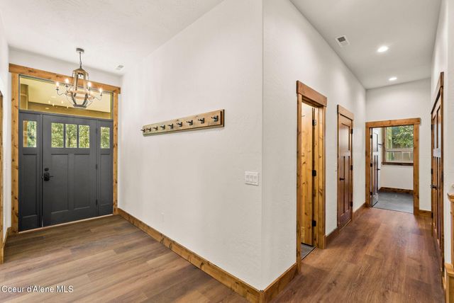1047 Comeback Bay Ln, Sagle, ID 83860