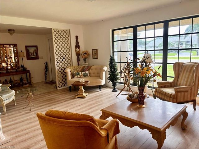 810 El Dorado PKWY W, Cape Coral, FL 33914
