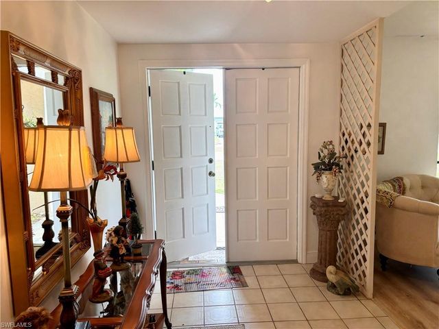 810 El Dorado PKWY W, Cape Coral, FL 33914