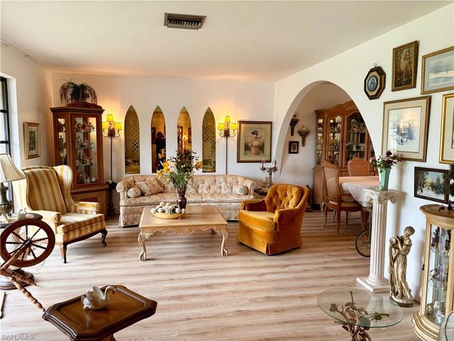 810 El Dorado PKWY W, Cape Coral, FL 33914