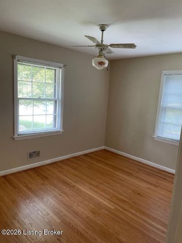 3736 Glenmeade Rd, Louisville, KY 40218