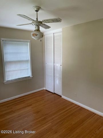 3736 Glenmeade Rd, Louisville, KY 40218