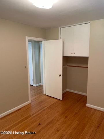 3736 Glenmeade Rd, Louisville, KY 40218