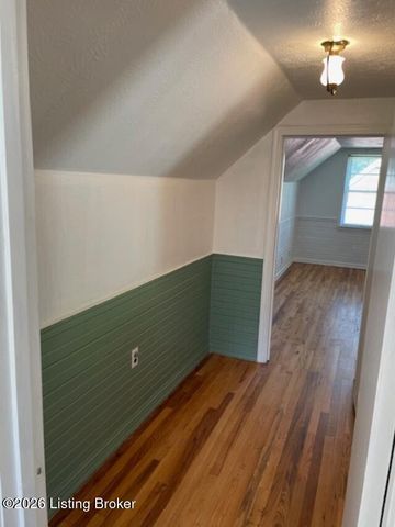 3736 Glenmeade Rd, Louisville, KY 40218
