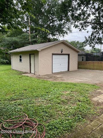 3736 Glenmeade Rd, Louisville, KY 40218