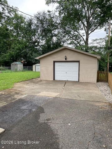 3736 Glenmeade Rd, Louisville, KY 40218