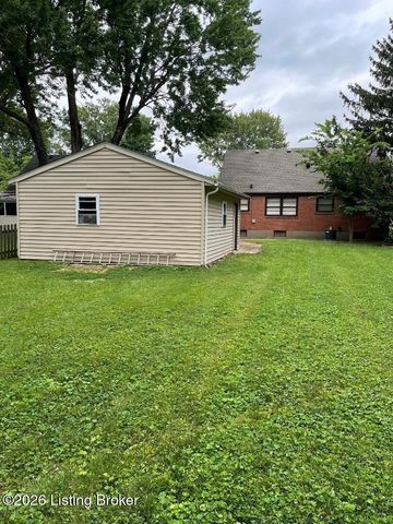 3736 Glenmeade Rd, Louisville, KY 40218