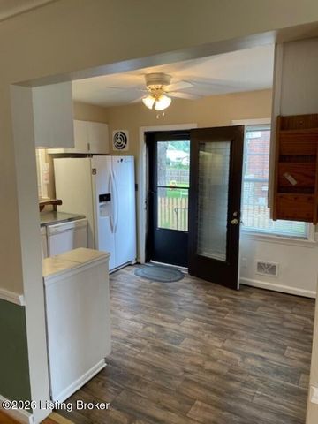 3736 Glenmeade Rd, Louisville, KY 40218
